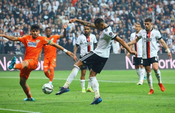 Fanatik yazarları Beşiktaş - Alanyaspor maçını kaleme aldı