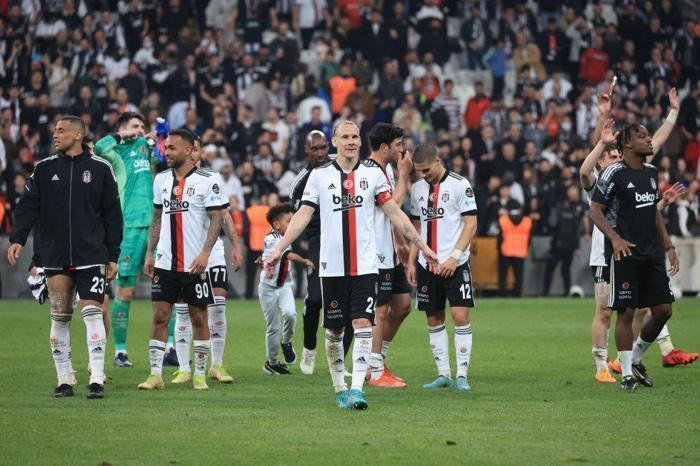 Fanatik yazarları Beşiktaş - Alanyaspor maçını kaleme aldı