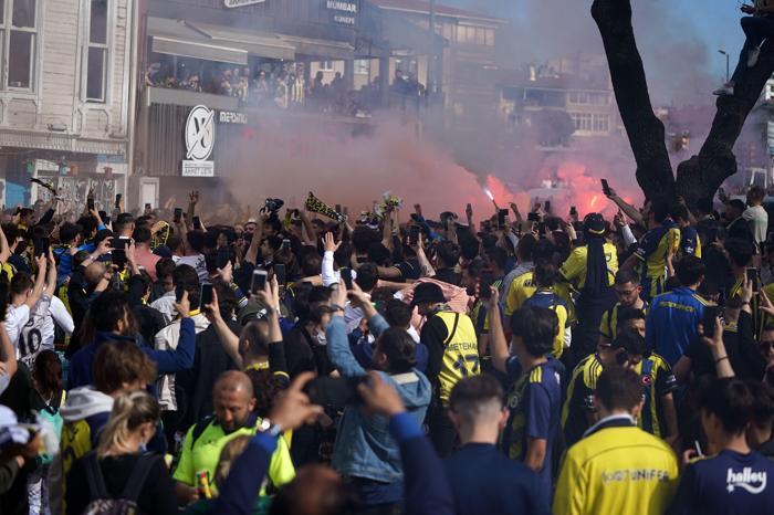 Kadıköyü Fenerbahçe - Galatasaray derbisinin heyecanı sardı