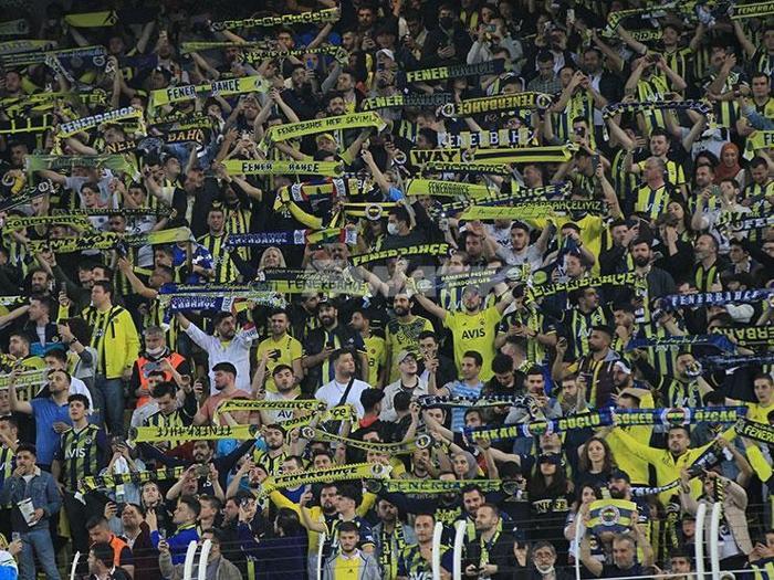 Fenerbahçe-Galatasaray derbisine taraftar akın etti