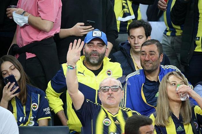 Fenerbahçe-Galatasaray derbisine taraftar akın etti