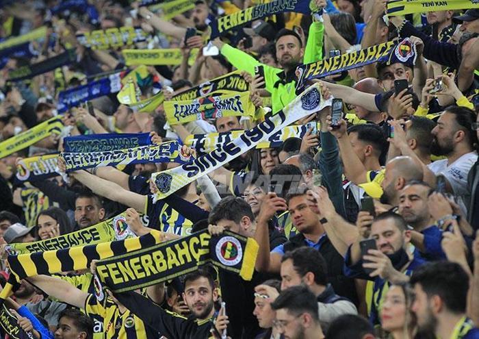 Fenerbahçe-Galatasaray derbisine taraftar akın etti