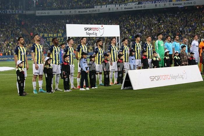Fenerbahçe-Galatasaray derbisine taraftar akın etti