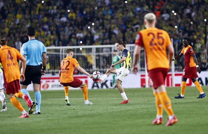 Fenerbahçe - Galatasaray derbisi hakkında flaş yorum: Orta sahan kadar konuş