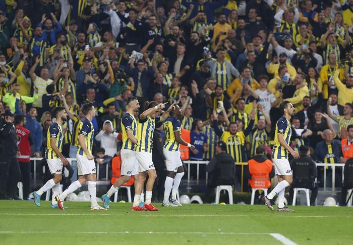 Fenerbahçe - Galatasaray derbisi hakkında flaş yorum: Orta sahan kadar konuş