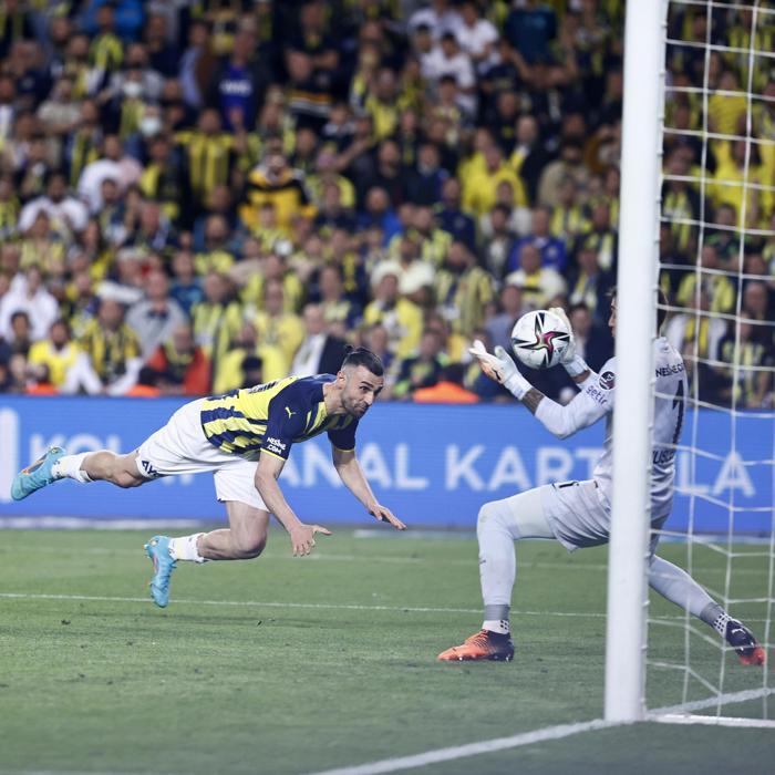 Fenerbahçe - Galatasaray derbisi hakkında flaş yorum: Orta sahan kadar konuş