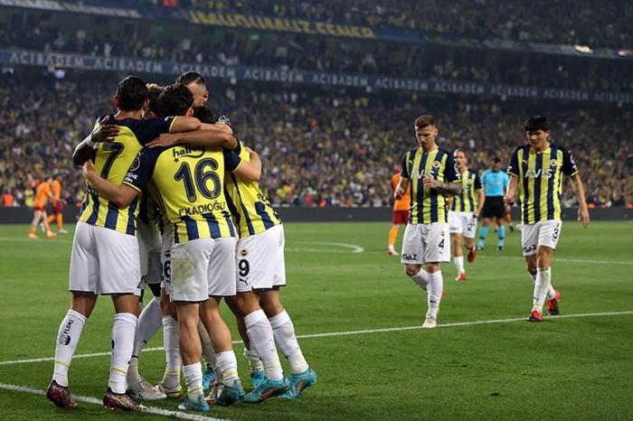 Fenerbahçe - Galatasaray derbisi hakkında flaş yorum: Orta sahan kadar konuş