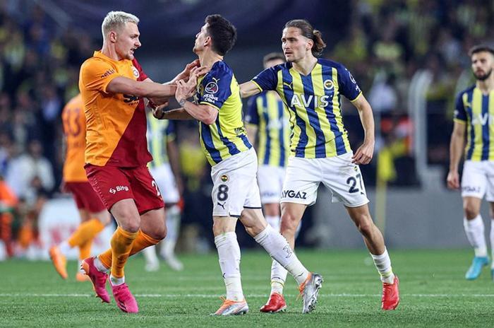 Fenerbahçe - Galatasaray derbisi hakkında flaş yorum: Orta sahan kadar konuş