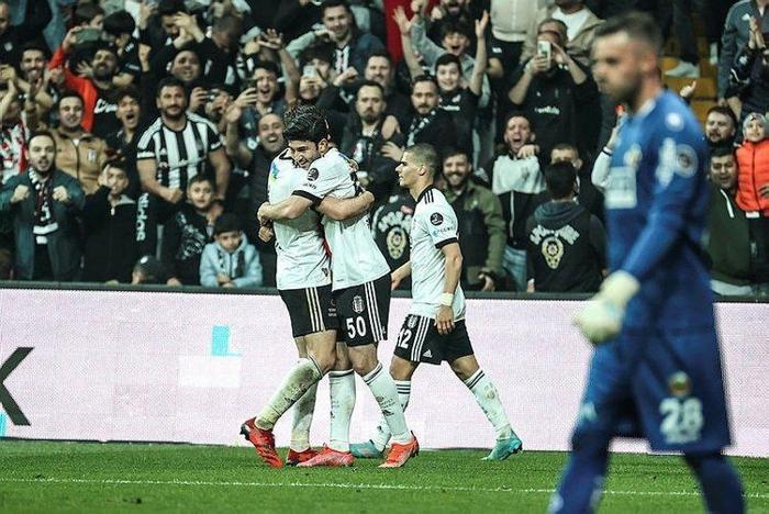 Beşiktaşta transfer başlıyor 3 futbolcu için resmi temas kuruldu