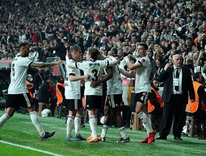 Beşiktaşta transfer başlıyor 3 futbolcu için resmi temas kuruldu