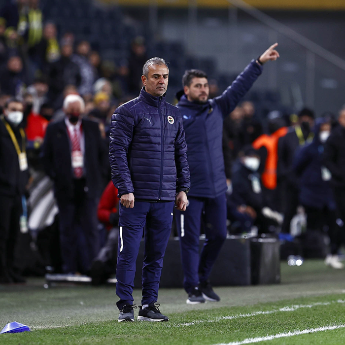 Fenerbahçede İsmail Kartal devam etmeli mi Fanatik yazarları kaleme aldı...