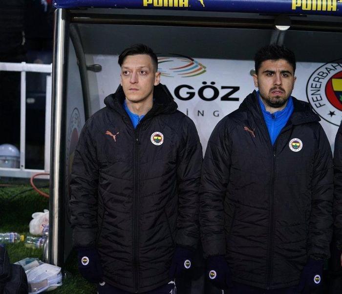 Son dakika Fenerbahçe haberi Başkan Ali Koç yeni teknik direktörü beklemeyecek Sarı lacivertlilerde 8 ismin bileti kesildi