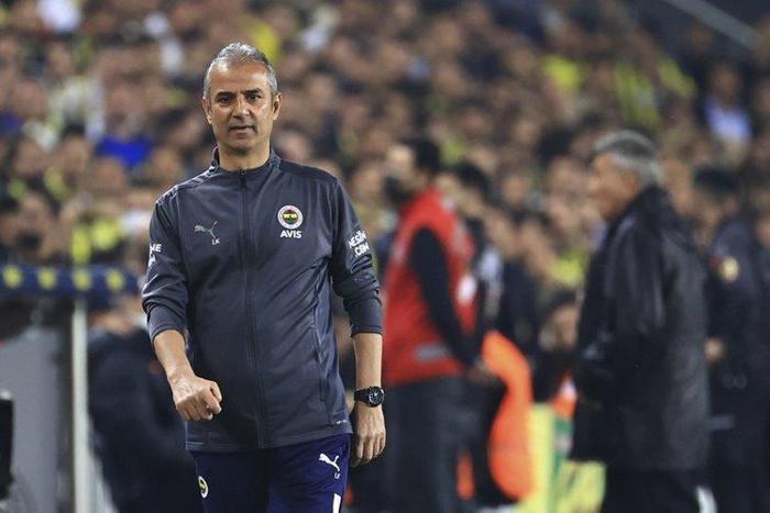 Son dakika Fenerbahçe haberi Başkan Ali Koç yeni teknik direktörü beklemeyecek Sarı lacivertlilerde 8 ismin bileti kesildi