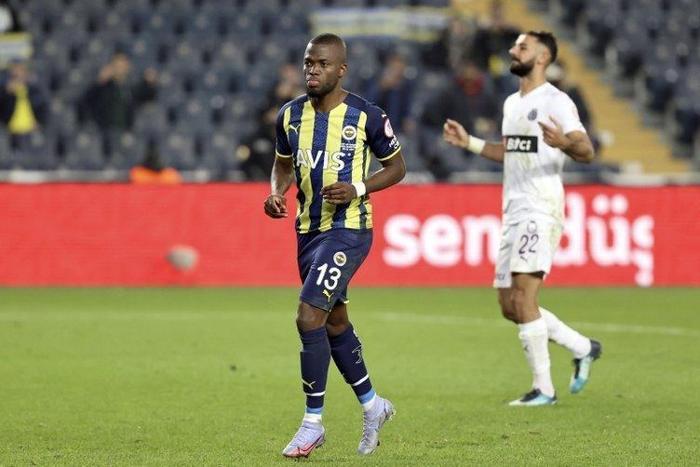 Son dakika Fenerbahçe haberi Başkan Ali Koç yeni teknik direktörü beklemeyecek Sarı lacivertlilerde 8 ismin bileti kesildi