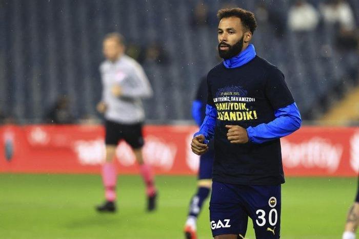 Son dakika Fenerbahçe haberi Başkan Ali Koç yeni teknik direktörü beklemeyecek Sarı lacivertlilerde 8 ismin bileti kesildi