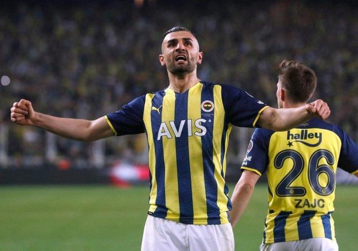 Son dakika Fenerbahçe haberi Başkan Ali Koç yeni teknik direktörü beklemeyecek Sarı lacivertlilerde 8 ismin bileti kesildi