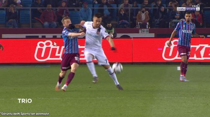 Deniz Çoban Trabzonspor - Fatih Karagümrük maçının tartışılan pozisyonlarını yorumladı: Kırmızı kart olmalıydı