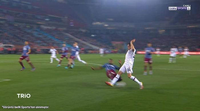 Deniz Çoban Trabzonspor - Fatih Karagümrük maçının tartışılan pozisyonlarını yorumladı: Kırmızı kart olmalıydı