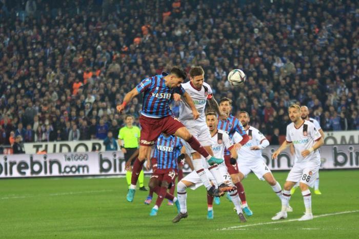 Trabzonspor - Fatih Karagümrük mücadelesini Fanatik yazarları kaleme aldı