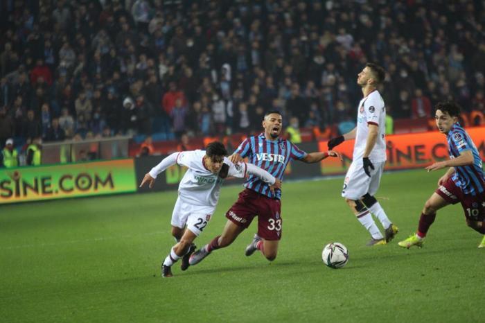 Trabzonspor - Fatih Karagümrük mücadelesini Fanatik yazarları kaleme aldı