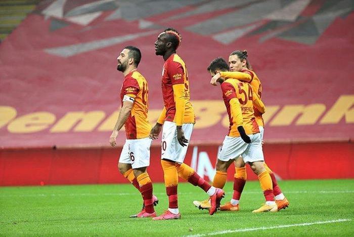 Arda Turan Galatasarayda ikinci baharını yaşıyor İşte Ardanın küllerinden doğma hikayesi