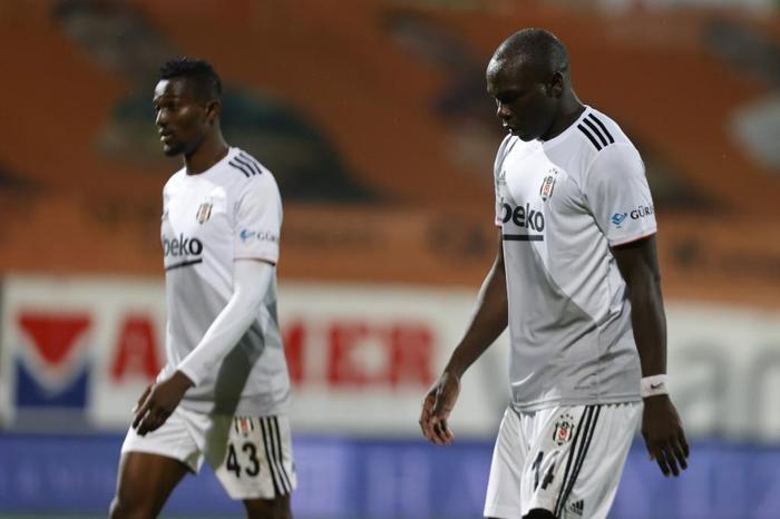 SON DAKİKA Beşiktaşın yıldız futbolcusu Aboubakarı Wolfsburg transfer etmek istiyor