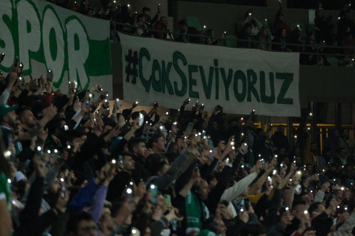 Giresunspor - Beşiktaş maçında tribünlerden kareler