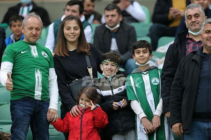 Giresunspor - Beşiktaş maçında tribünlerden kareler