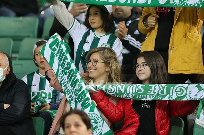 Giresunspor - Beşiktaş maçında tribünlerden kareler