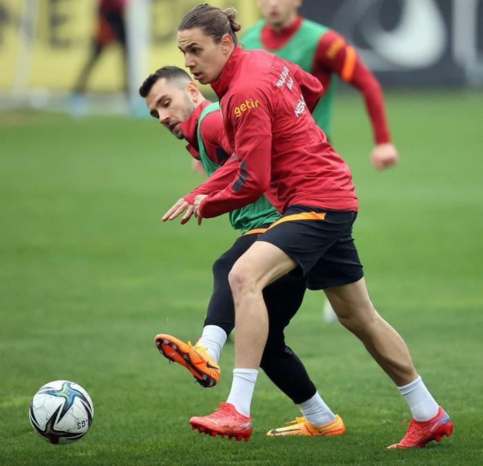 Galatasarayda Torrent kararını verdi Yeni Malatyaspor muhtemel 11i...