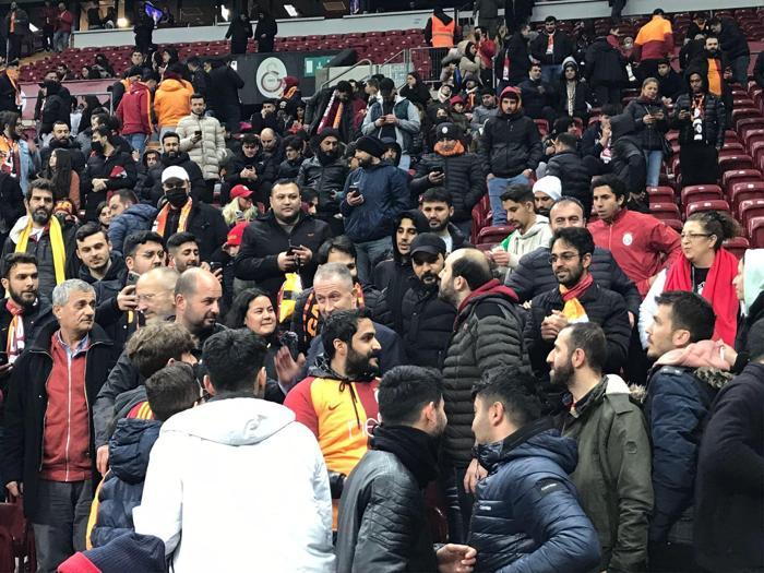 Galatasaraylı taraftarlardan Metin Öztürke yoğun ilgi