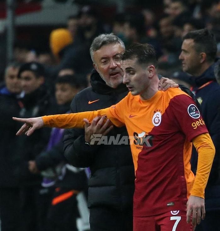 Galatasarayda dikkat çeken görüntü Kerem Aktürkoğlu ve Domenec Torrent...