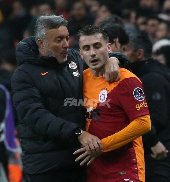 Galatasarayda dikkat çeken görüntü Kerem Aktürkoğlu ve Domenec Torrent...
