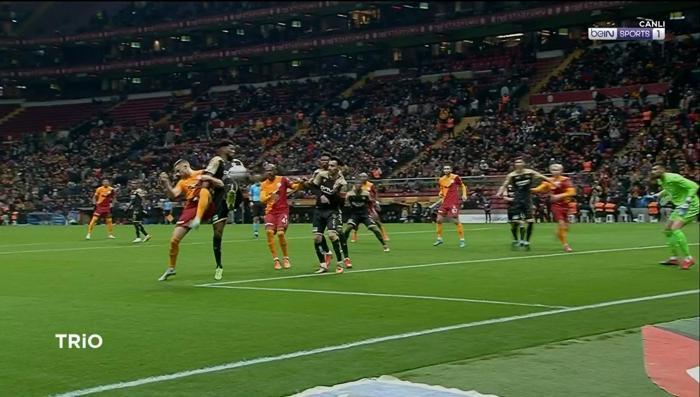 Deniz Çobandan Galatasaray-Yeni Malatyaspor hakemi Mustafa Kürşad Filiz için çarpıcı yorum: Buraların hakemi değil