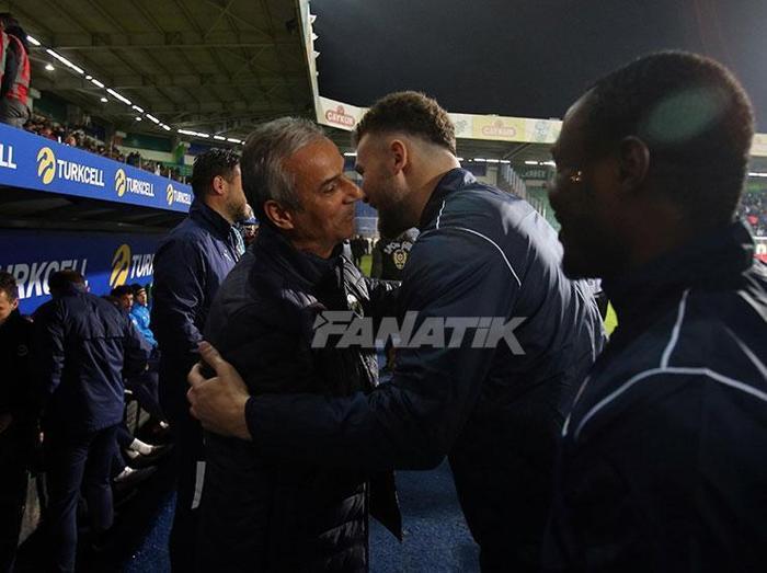 Çaykur Rizespor - Fenerbahçe maçında ekrana yansımayanlar Eski dostlar hasret giderdi