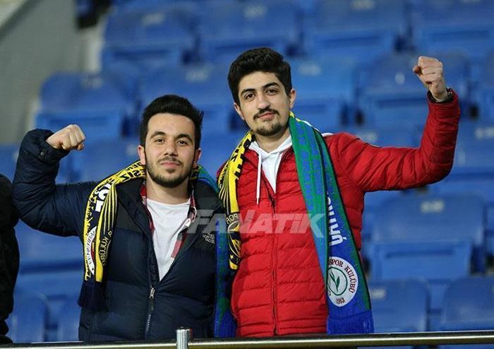 Çaykur Rizespor - Fenerbahçe maçında ekrana yansımayanlar Eski dostlar hasret giderdi