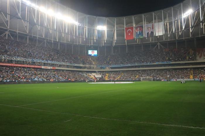 Adana Demirspor - Trabzonspor maçında koreografi şovu