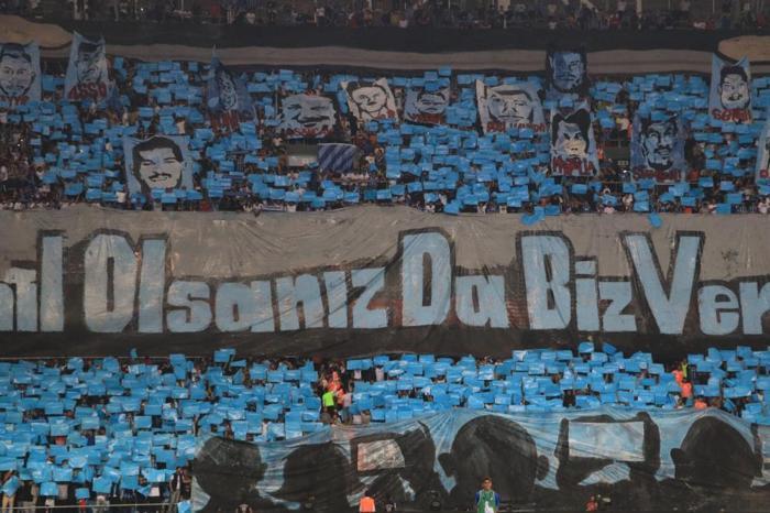 Adana Demirspor - Trabzonspor maçında koreografi şovu