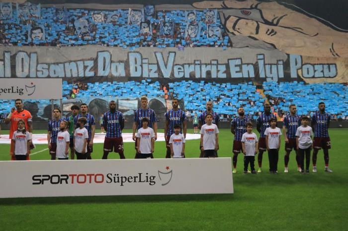 Adana Demirspor - Trabzonspor maçında koreografi şovu