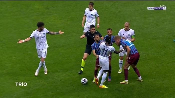 Deniz Çoban, Adana Demirspor-Trabzonspor maçının tartışmalı pozisyonunu yorumladı: Penaltı demek mümkün değil