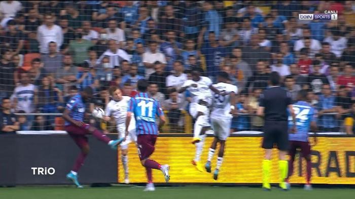 Deniz Çoban, Adana Demirspor-Trabzonspor maçının tartışmalı pozisyonunu yorumladı: Penaltı demek mümkün değil