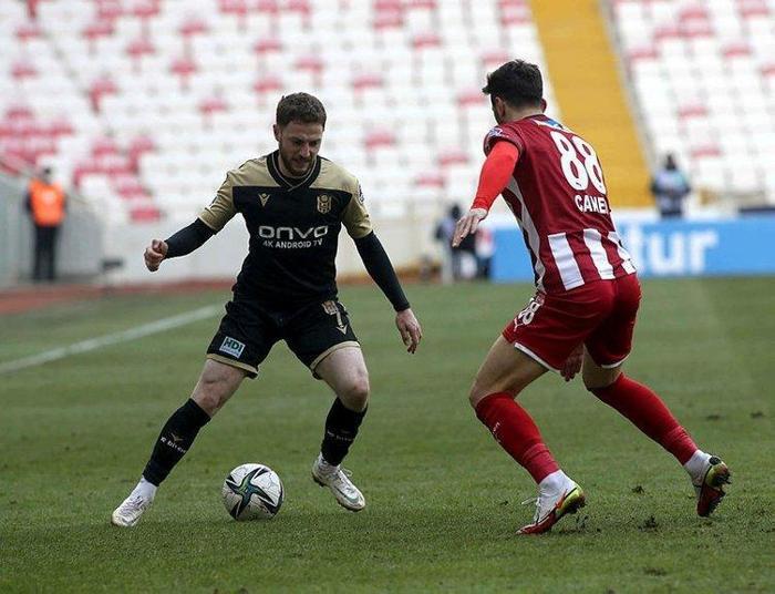 MUSTAFA ESKİHELLAÇ