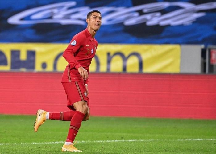 Cristiano Ronaldodan 1 milyon sterlinlik (9,7 milyon TL) reklam anlaşması