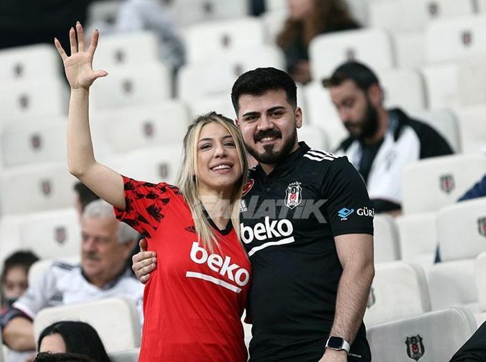 Beşiktaş - Kasımpaşa maçında tribünden kareler