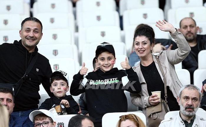 Beşiktaş - Kasımpaşa maçında tribünden kareler