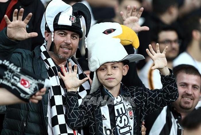 Beşiktaş - Kasımpaşa maçında tribünden kareler
