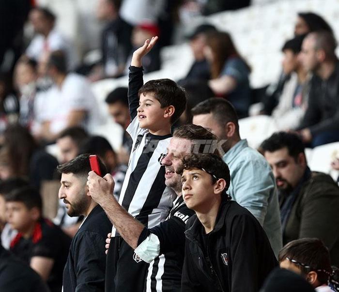 Beşiktaş - Kasımpaşa maçında tribünden kareler