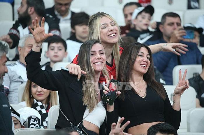 Beşiktaş - Kasımpaşa maçında tribünden kareler