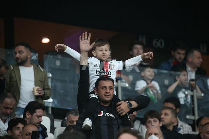 Beşiktaş - Kasımpaşa maçında tribünden kareler
