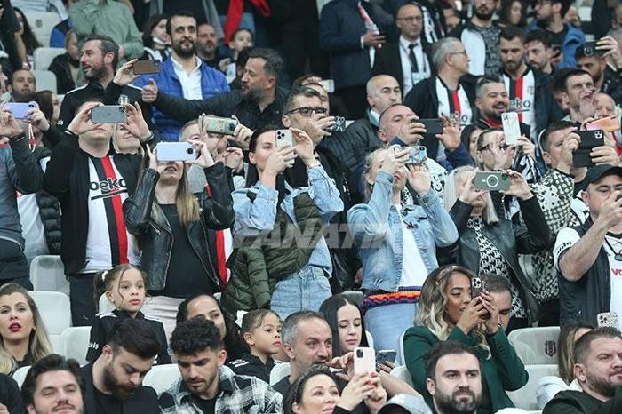 Beşiktaş - Kasımpaşa maçında tribünden kareler